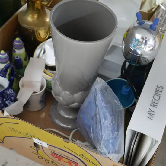 Vase, sundries