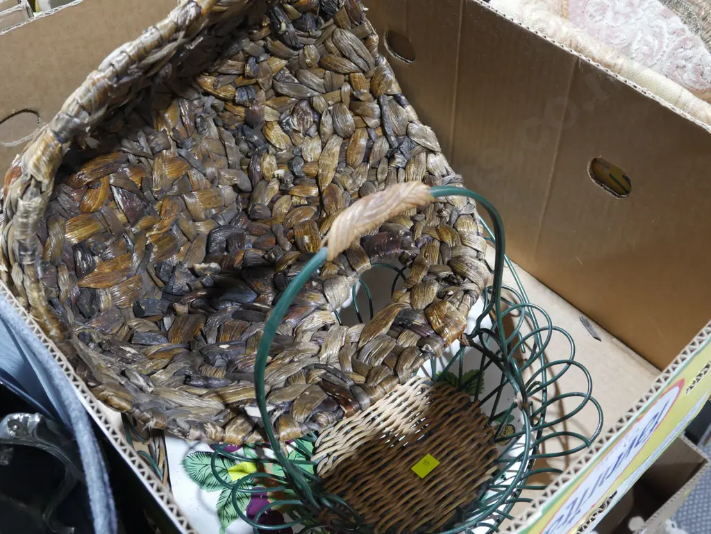 Basket, trays Image 1++