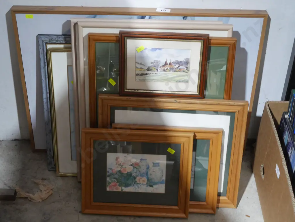 Assorted pictures Image 1++