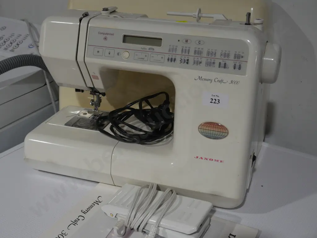 Memory craft sewing machine Image 1++