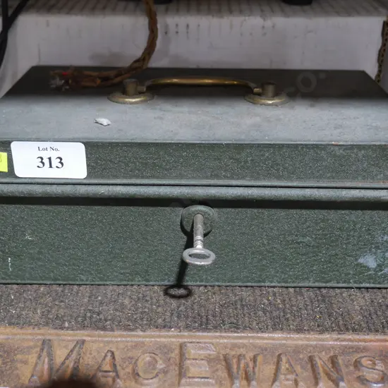 Cash box