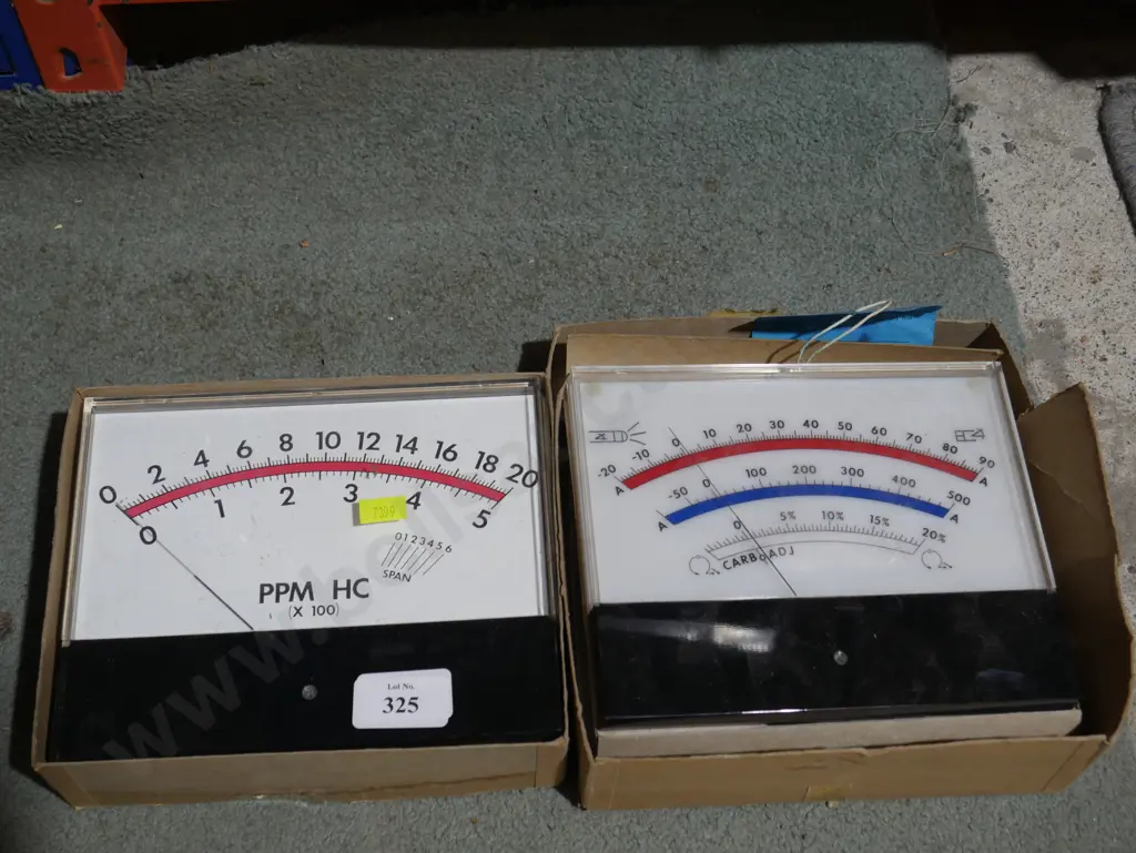 2 gauges Image 1++