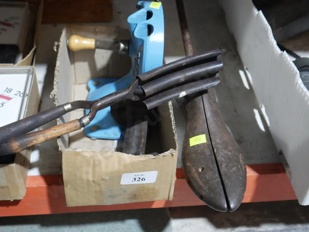 Bean slicer, shoe stretch etc Image 1++