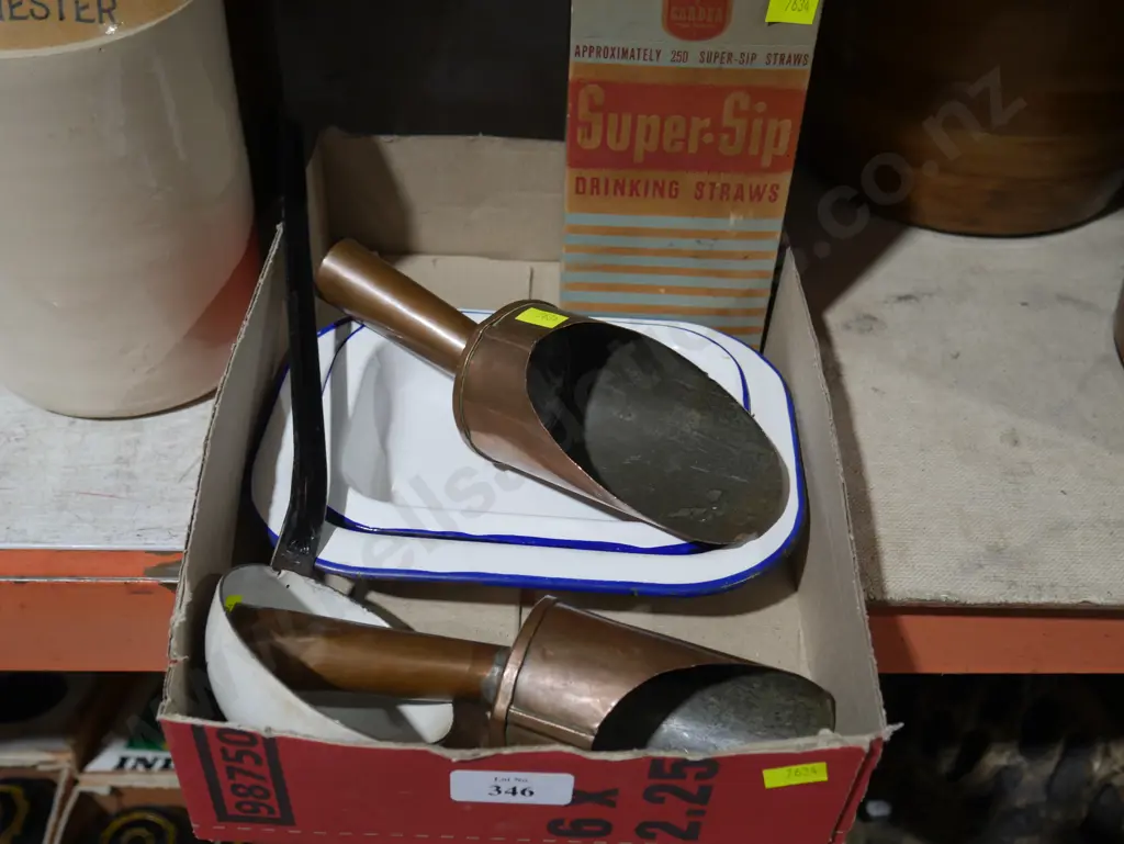 Enamel and kitchen ware pieces Image 1++