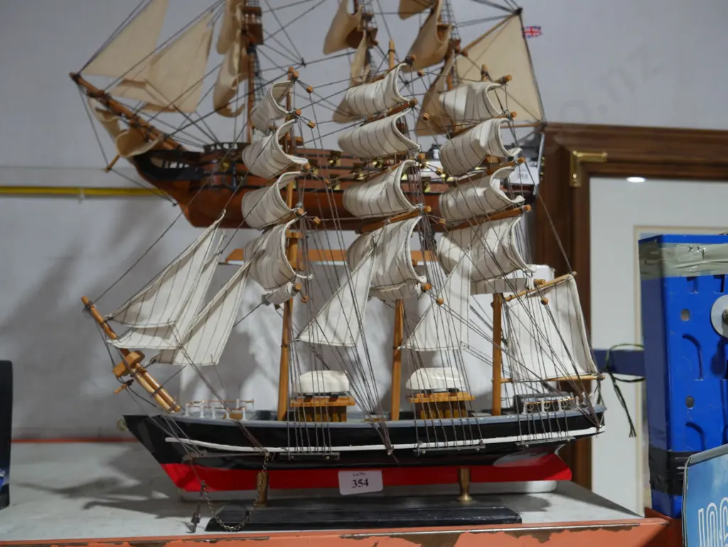 Model sailing ship Image 1++