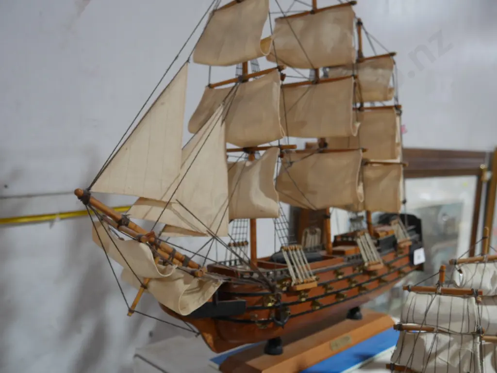 Model sailing ship Image 1++