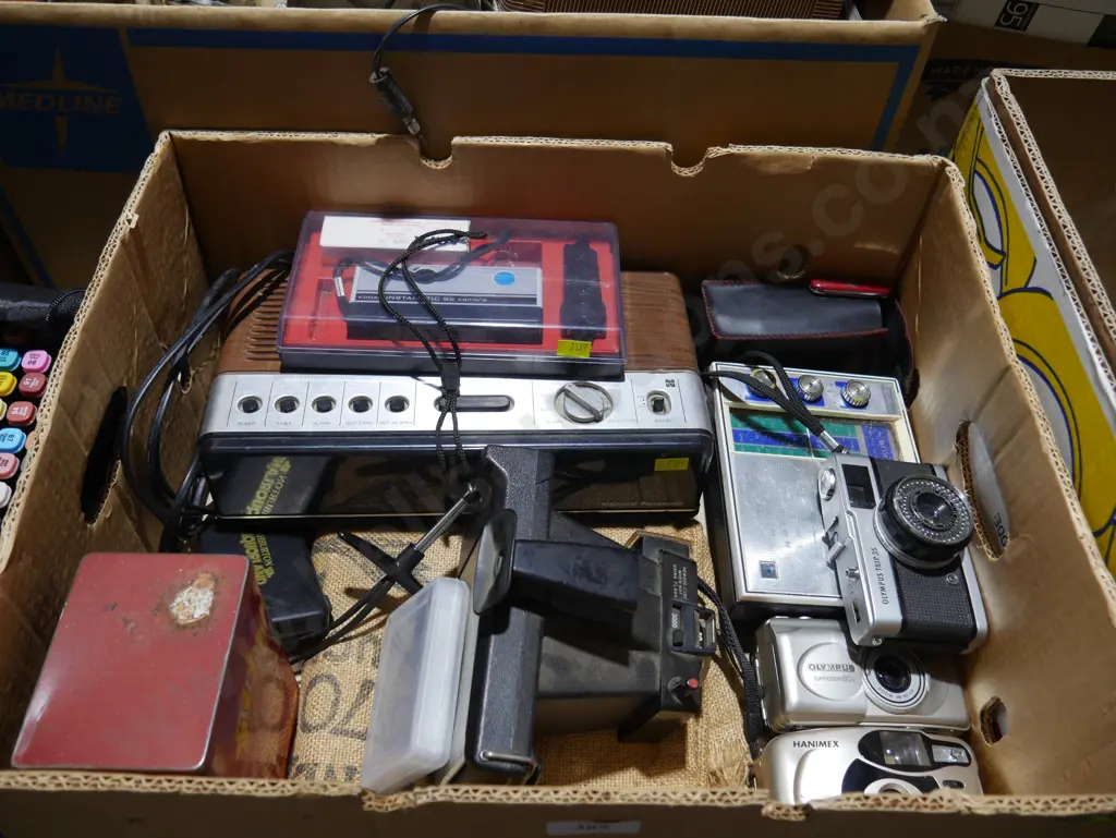 Radios, cameras Image 1++