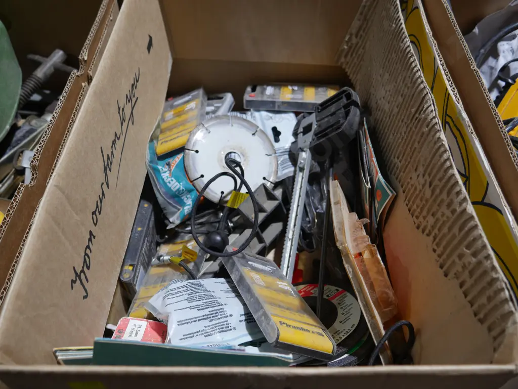 Garage sundries Image 1++