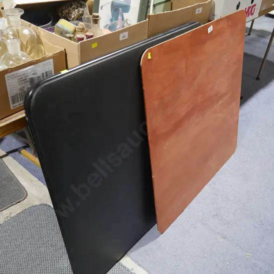 Folding table