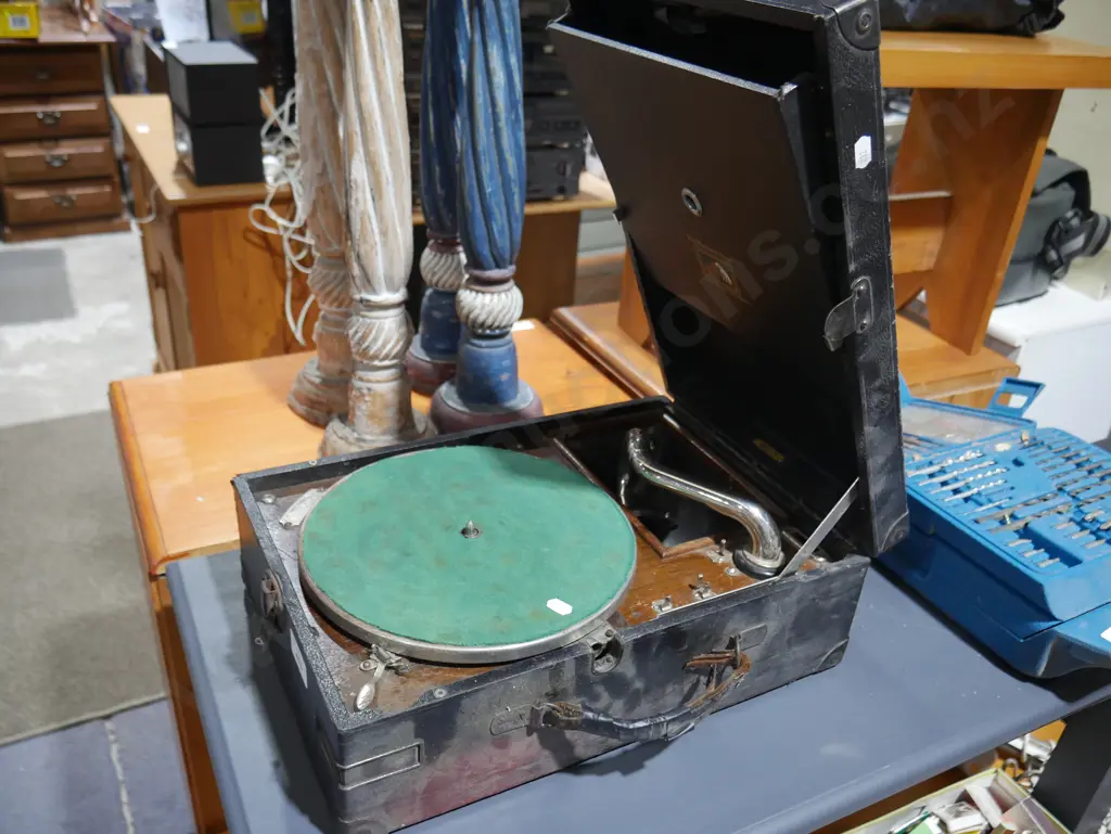 Gramophone Image 1++