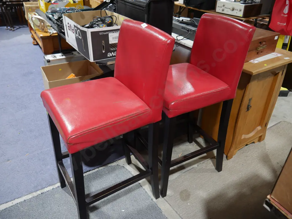2 bar stools Image 1++