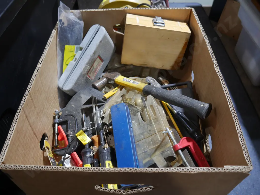 Screwdrivers , staples, router bits Image 1++