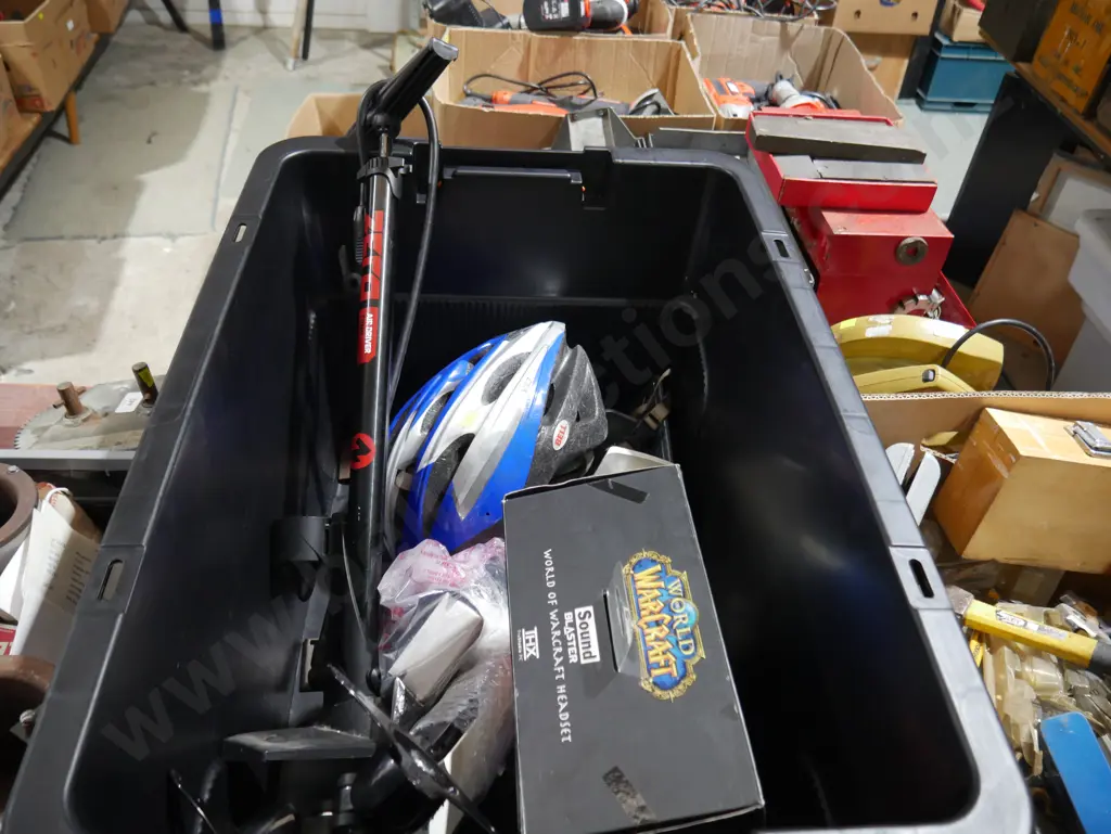 Tyre pump, helmet etc Image 1++