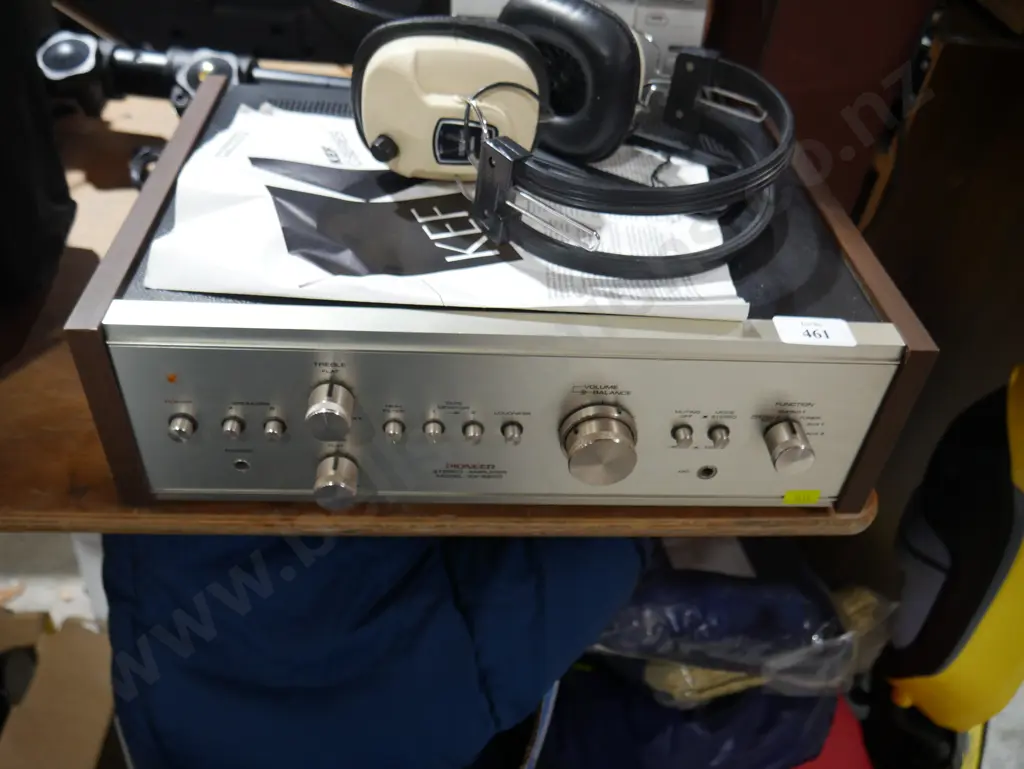 Pioneer stereo amp and headphones Image 1++