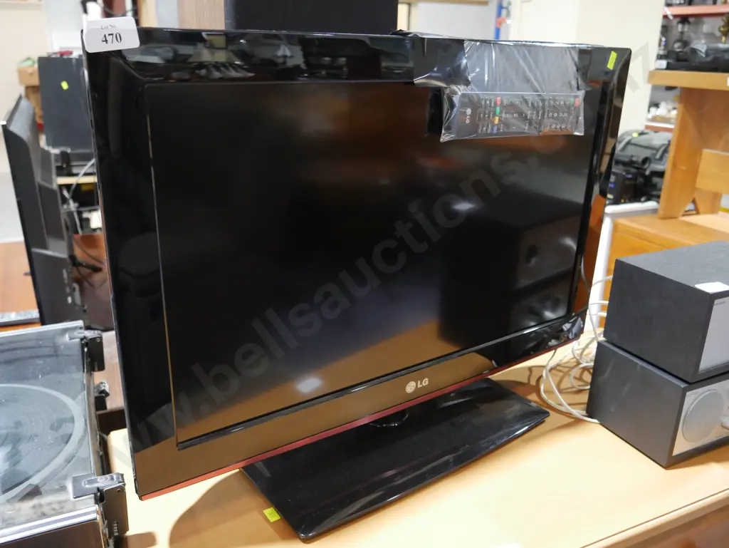LG 26 inch tv Image 1++