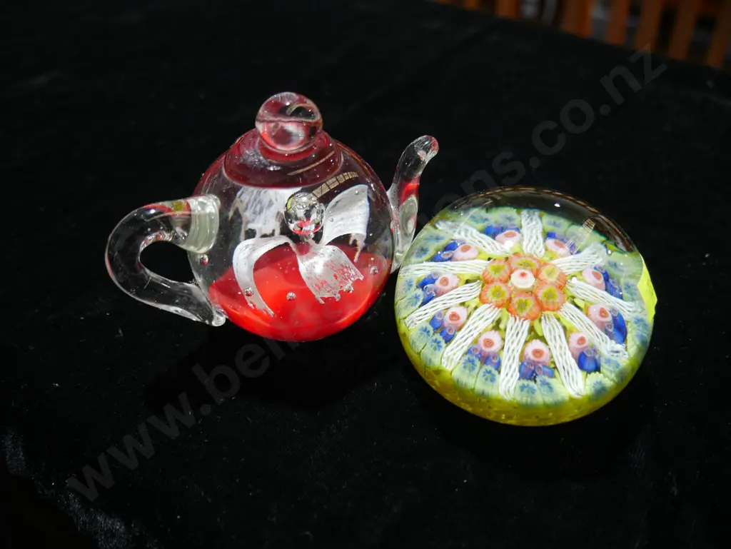 2 glass paperweights Image 1++