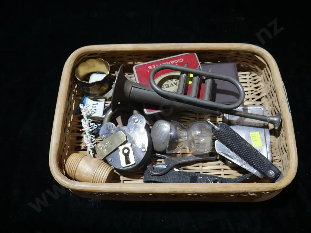 Old padlock pocket knive etc Image 1++