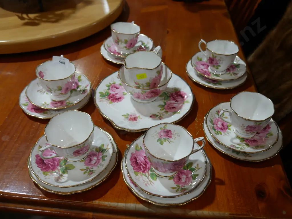 Royal Albert teaset, American beauty Image 1++