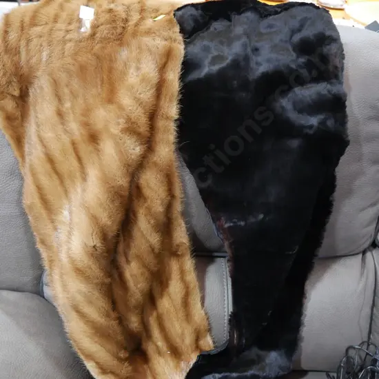 2 stoles