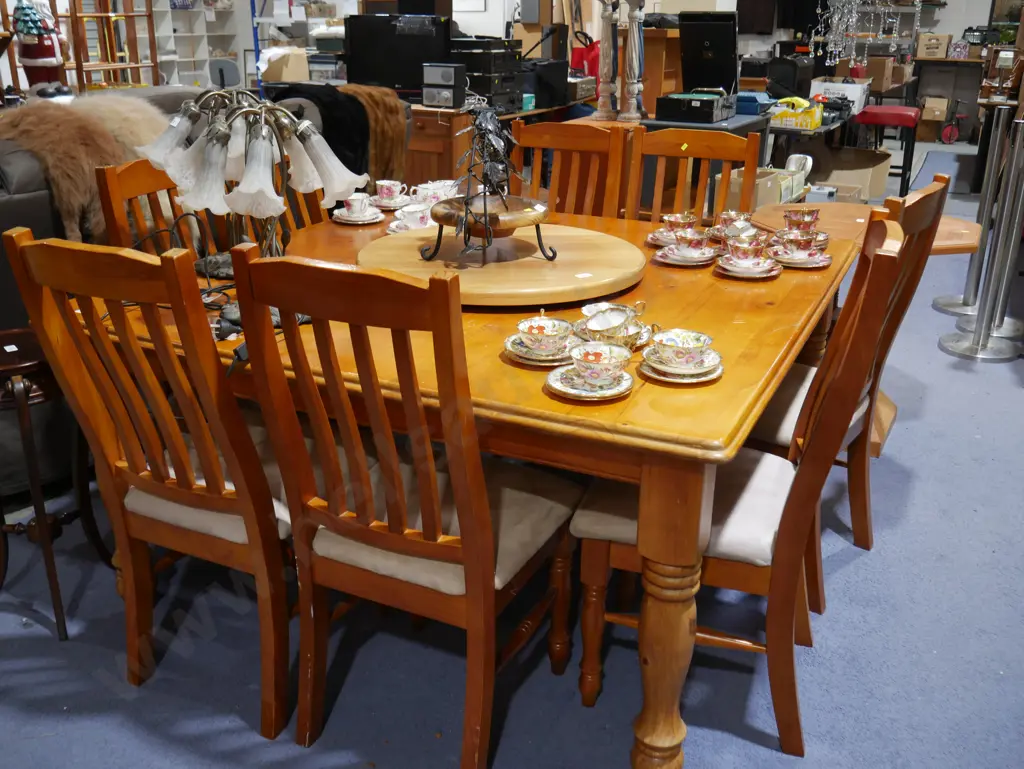 Dining table and 8 chairs Image 1++