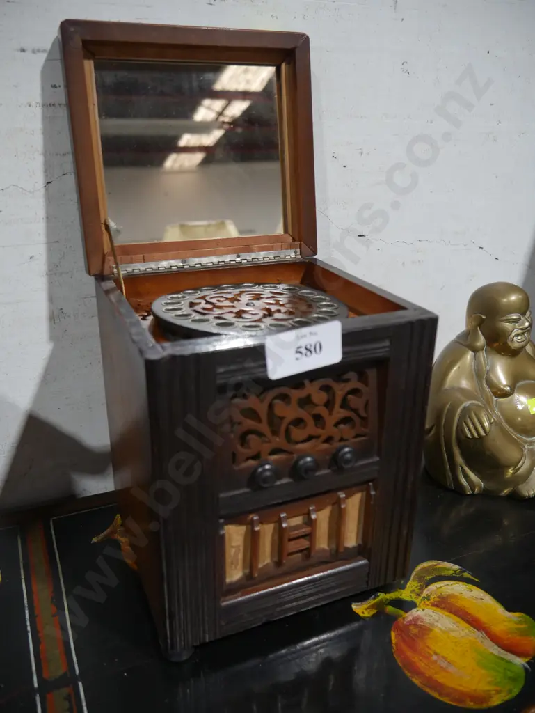 Inlaid cigarette box Image 1++