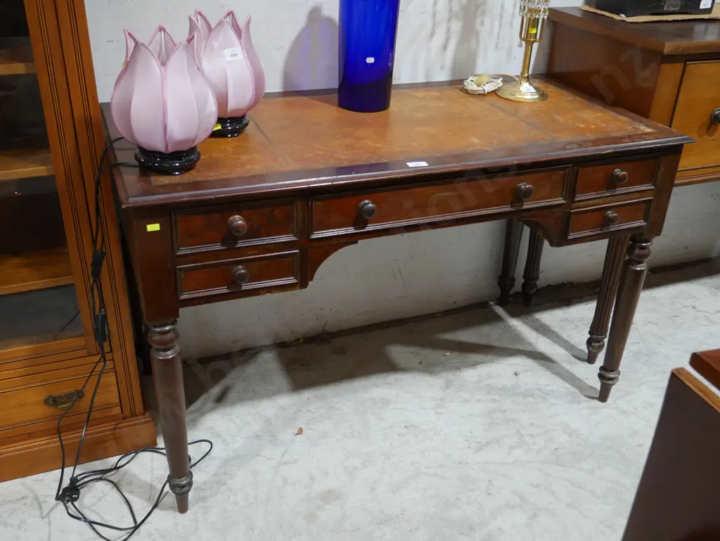 Leather top desk Image 1++
