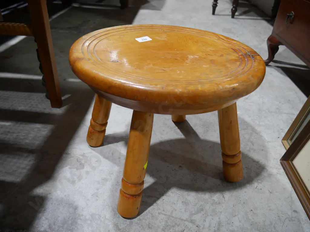 Stool Image 1++