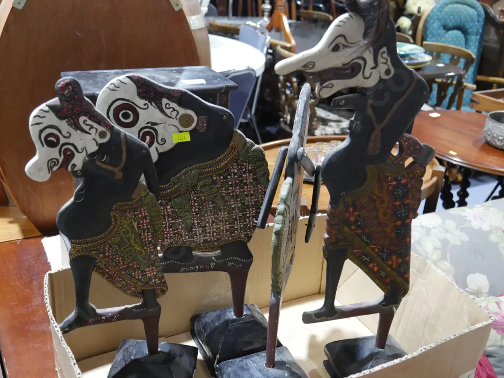Wooden figurines Image 1++