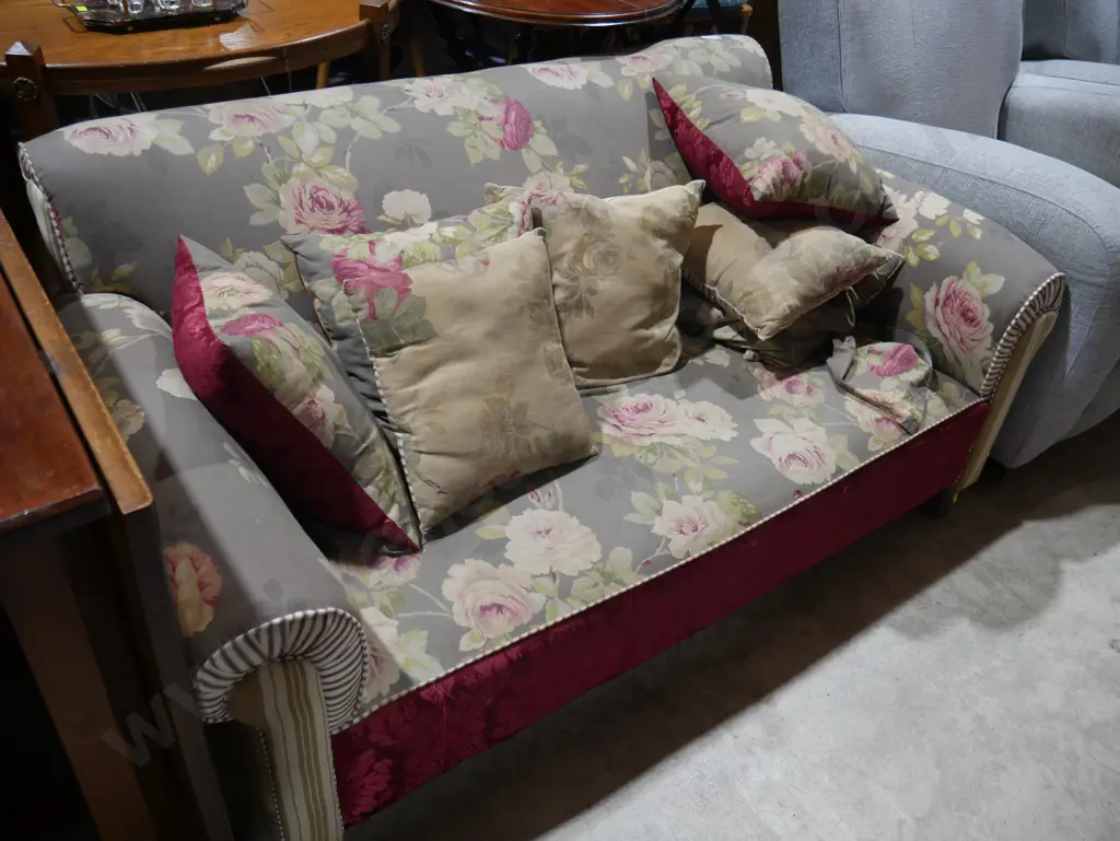 Couch Image 1++
