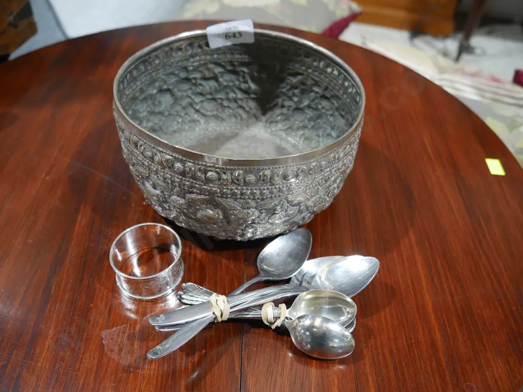 Bowl, spoons Image 1++