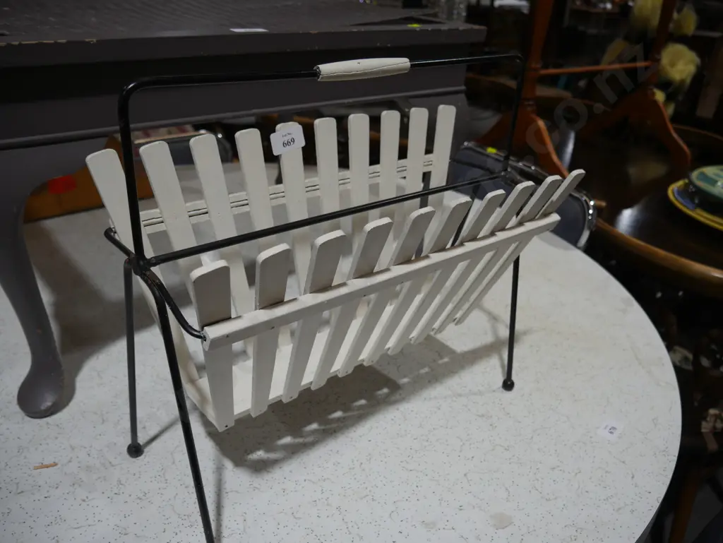 Magazine rack Image 1++