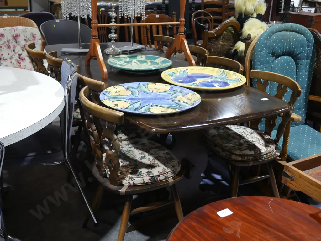 Dining table and 8 chairs Image 1++