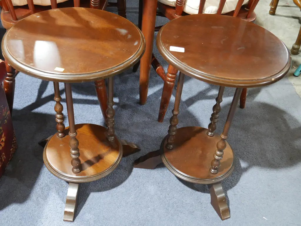Pair wine tables Image 1++