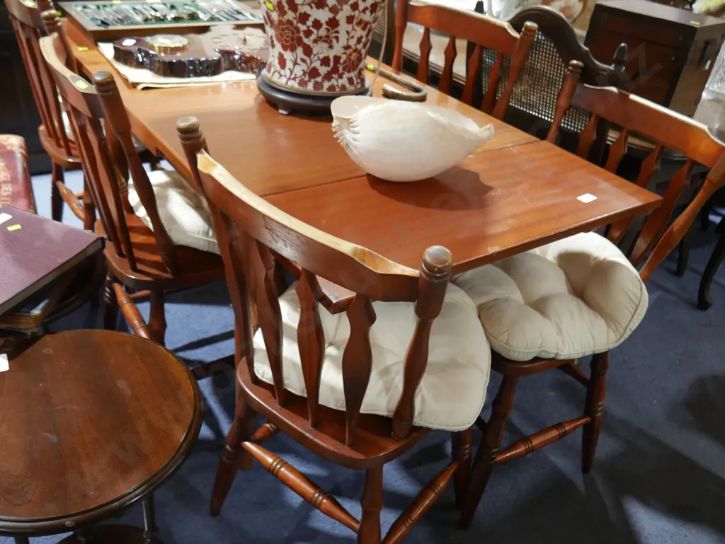 Extension table and 6 chairs Image 1++