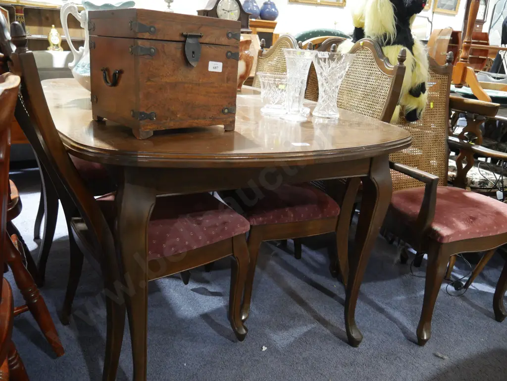 Dining table and 6 chairs Image 1++