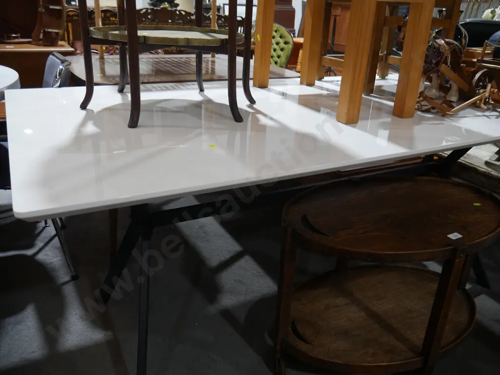 Dining table Image 1++