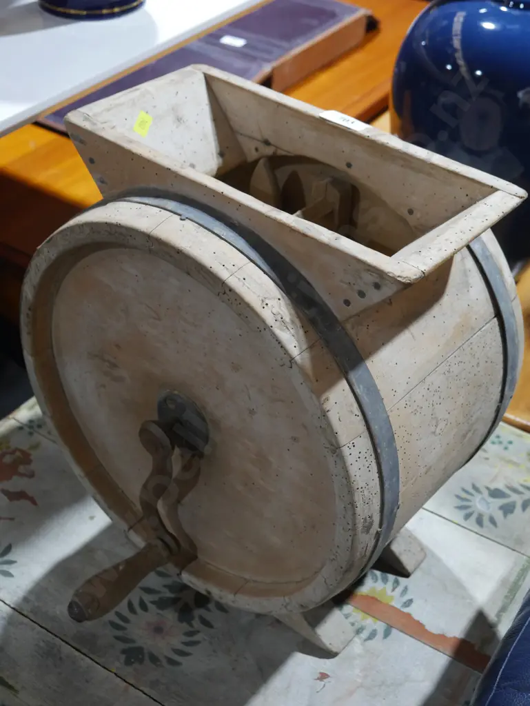 Butter churn Image 1++