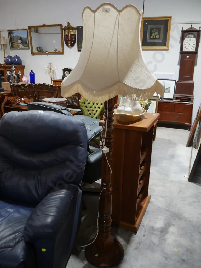 Standard lamp Image 1++