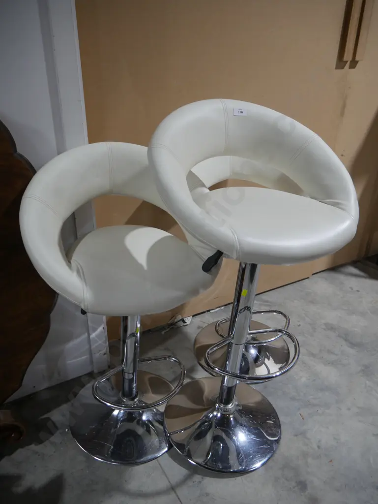 3 Bar stools Image 1++