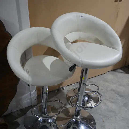 3 Bar stools