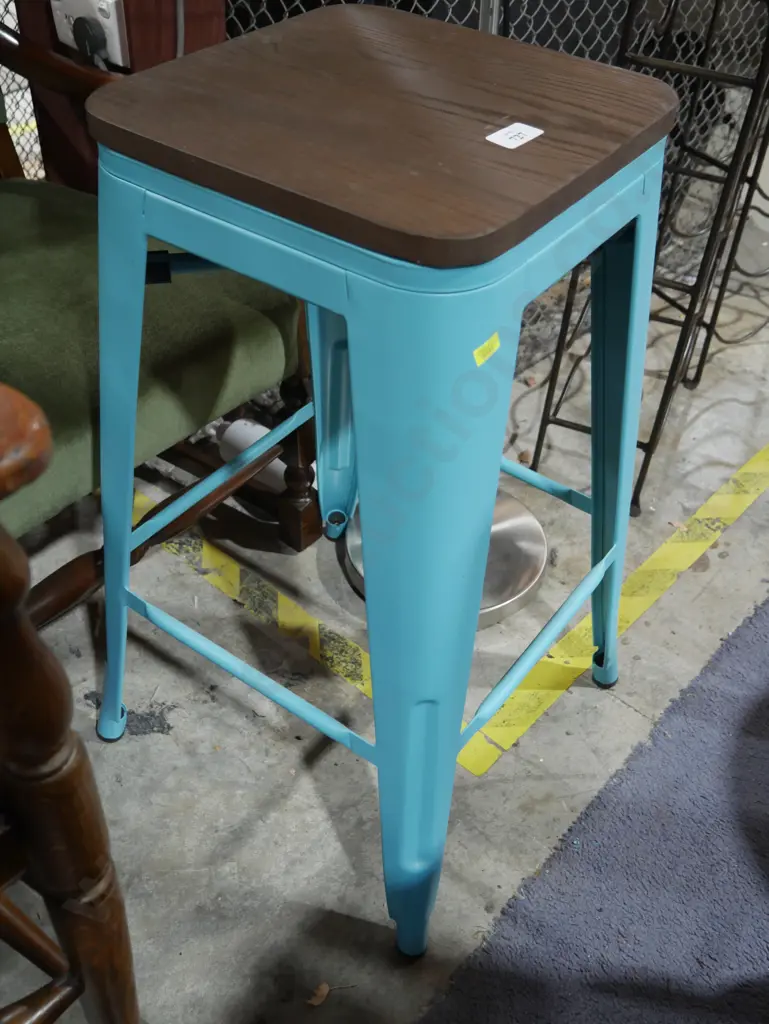 Stool Image 1++