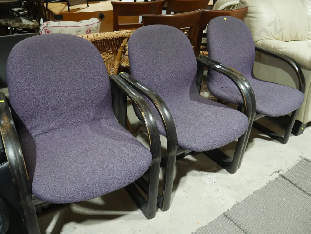 3 chairs Image 1++