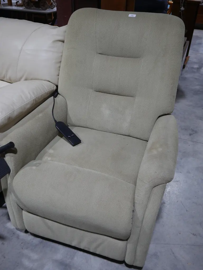 Electric recliner arm chair Image 1++