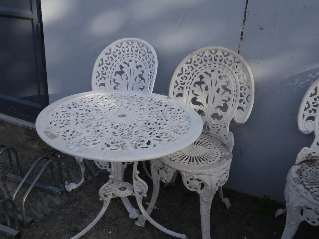 White aluminium table and 2 chairs Image 1++