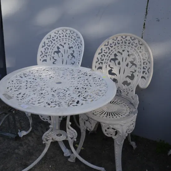 White aluminium table and 2 chairs