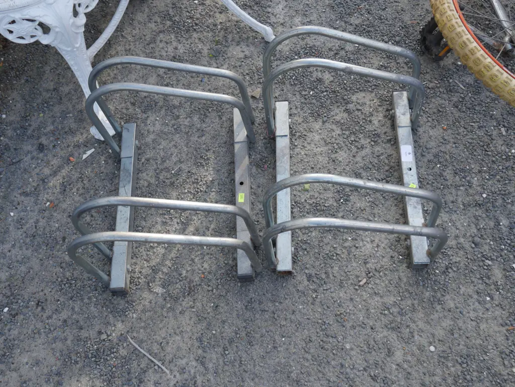 2 bike stands Image 1++