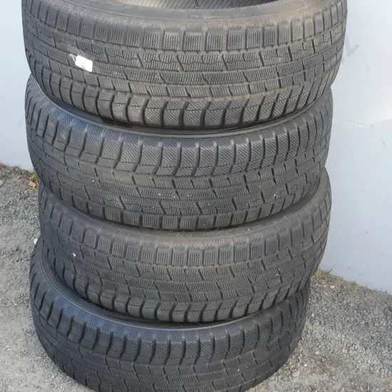 Set of 4 tyres - 215/60R17