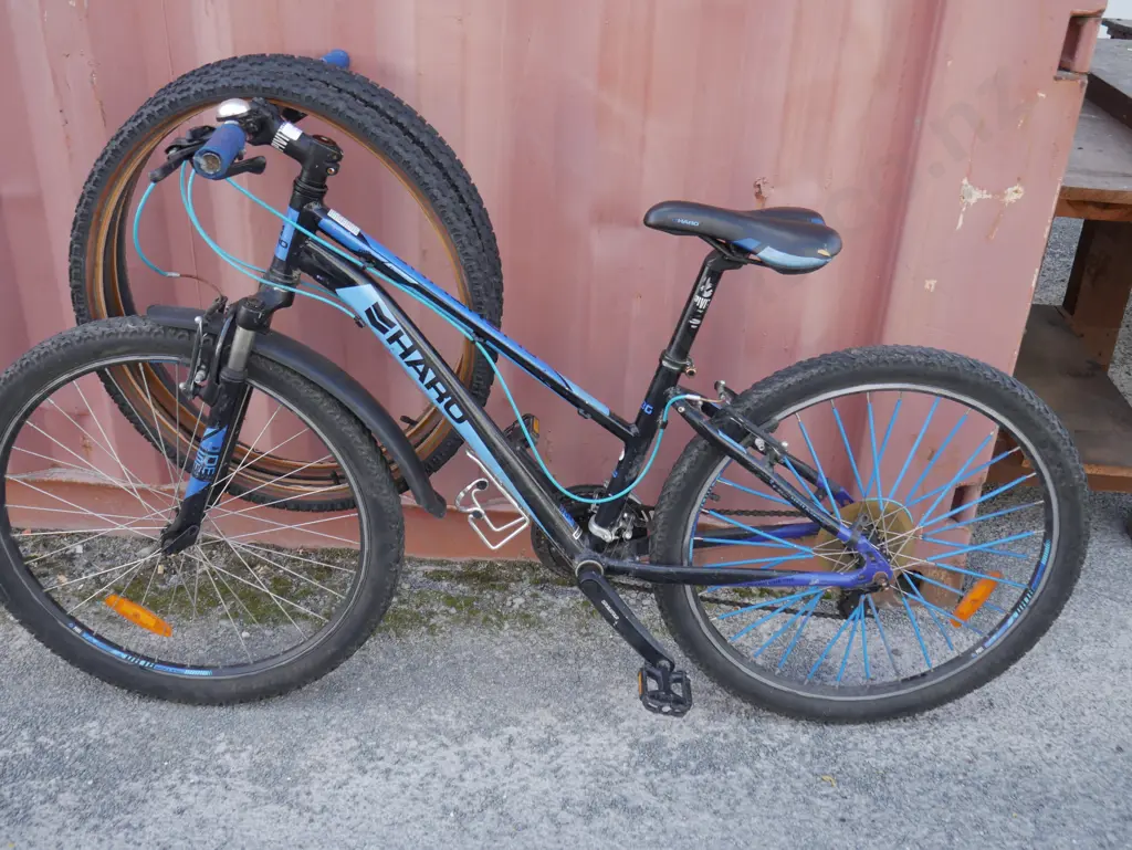 Haro mountain bike and 2 spare tyres Image 1++
