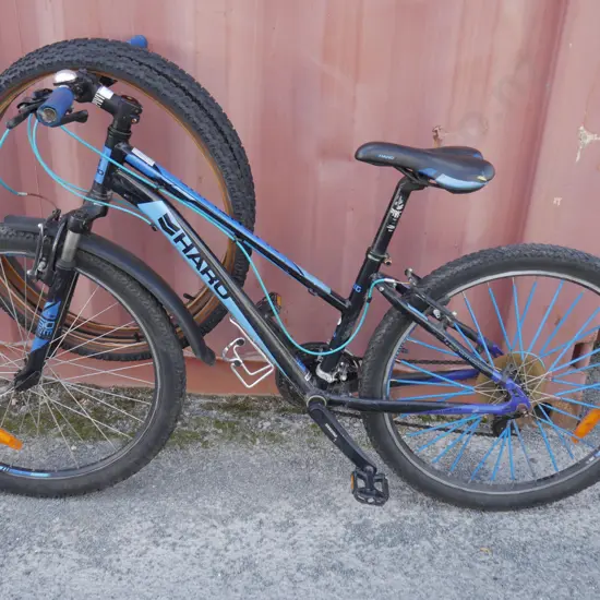 Haro mountain bike and 2 spare tyres