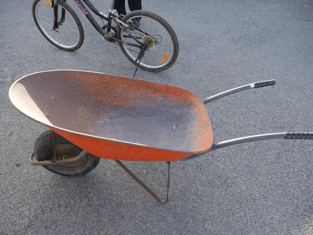 Wheelbarrow Image 1++